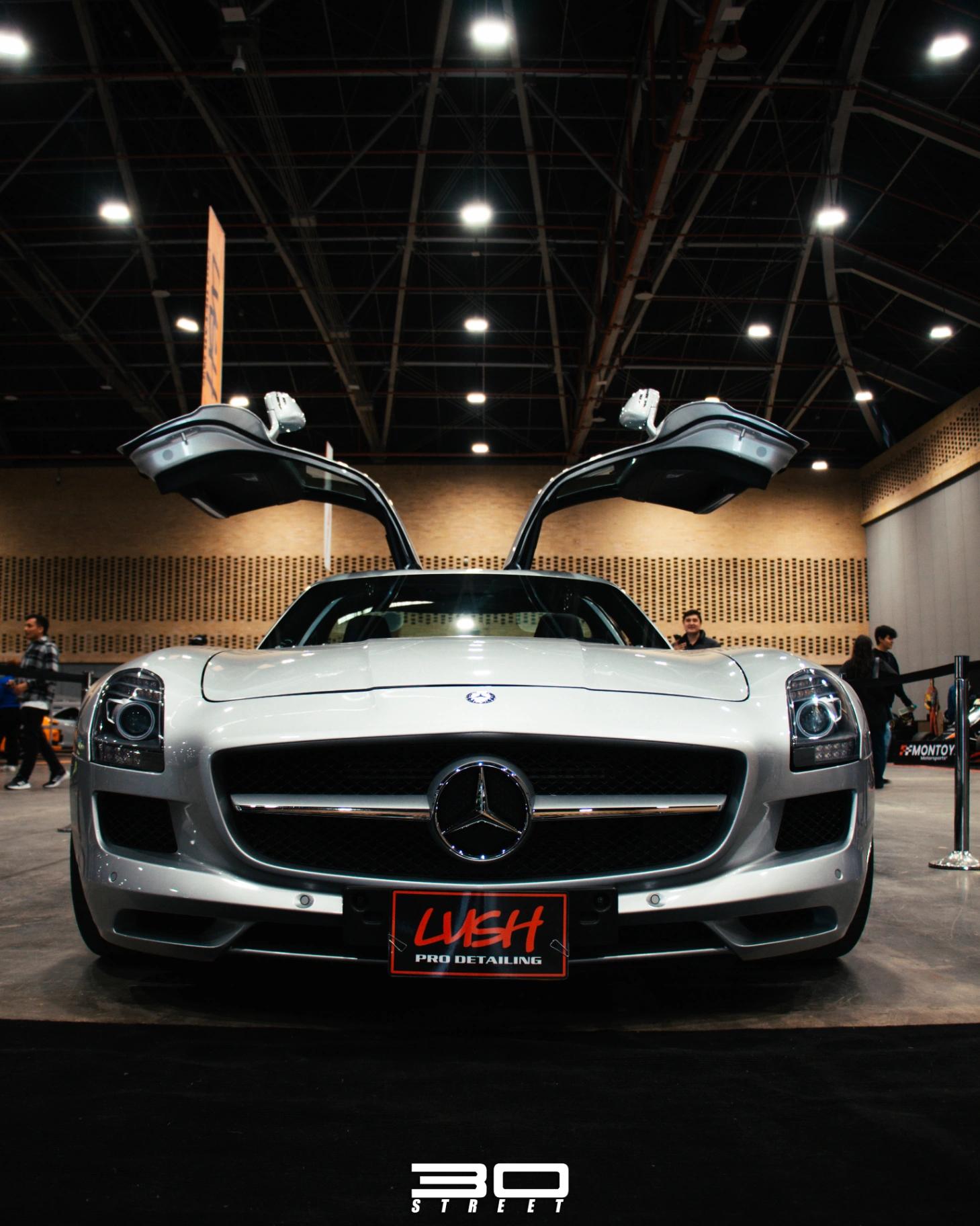 Mercedes Benz SLS AMG