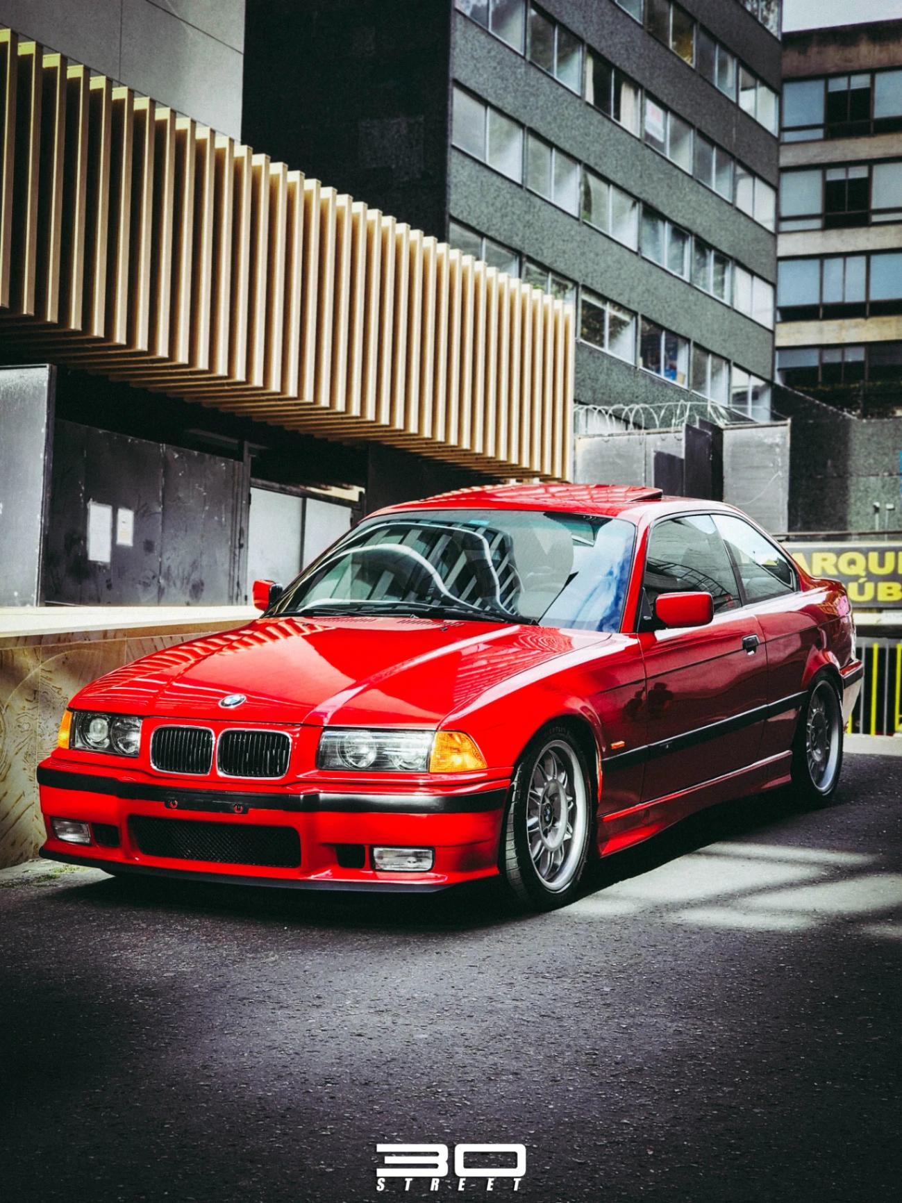 BMW 328i (E36)