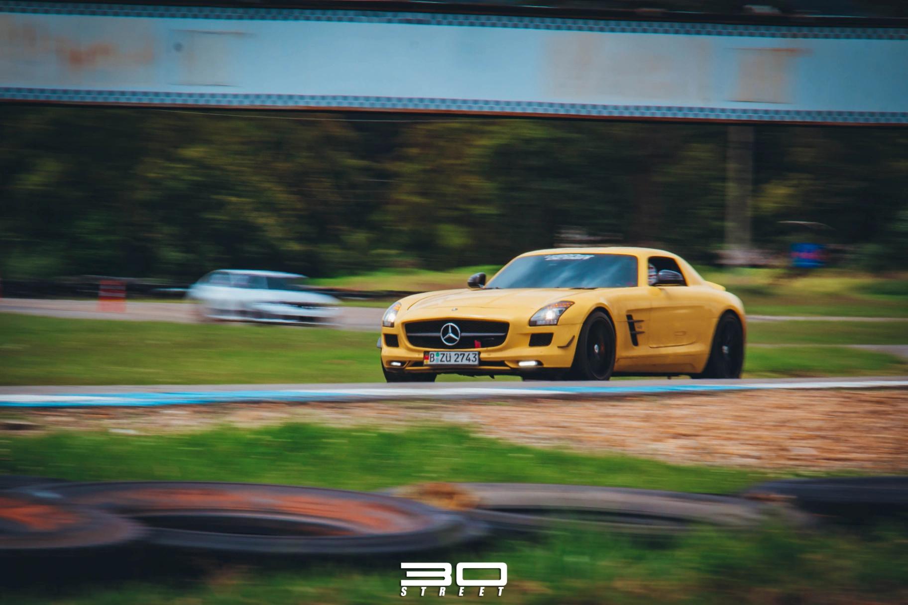 Mercedes Benz SLS AMG
